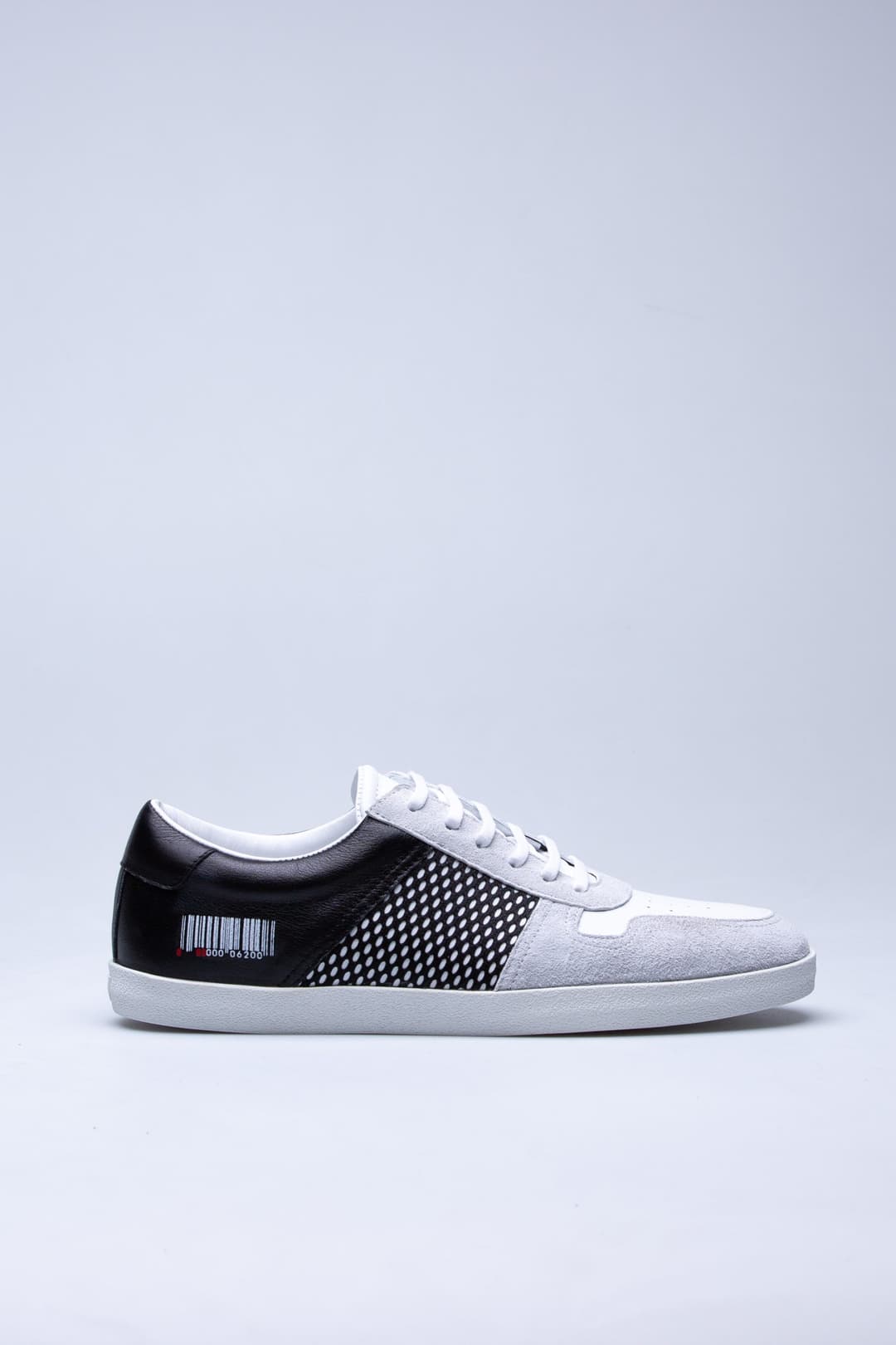 
                  
                    White Pall
                  
                