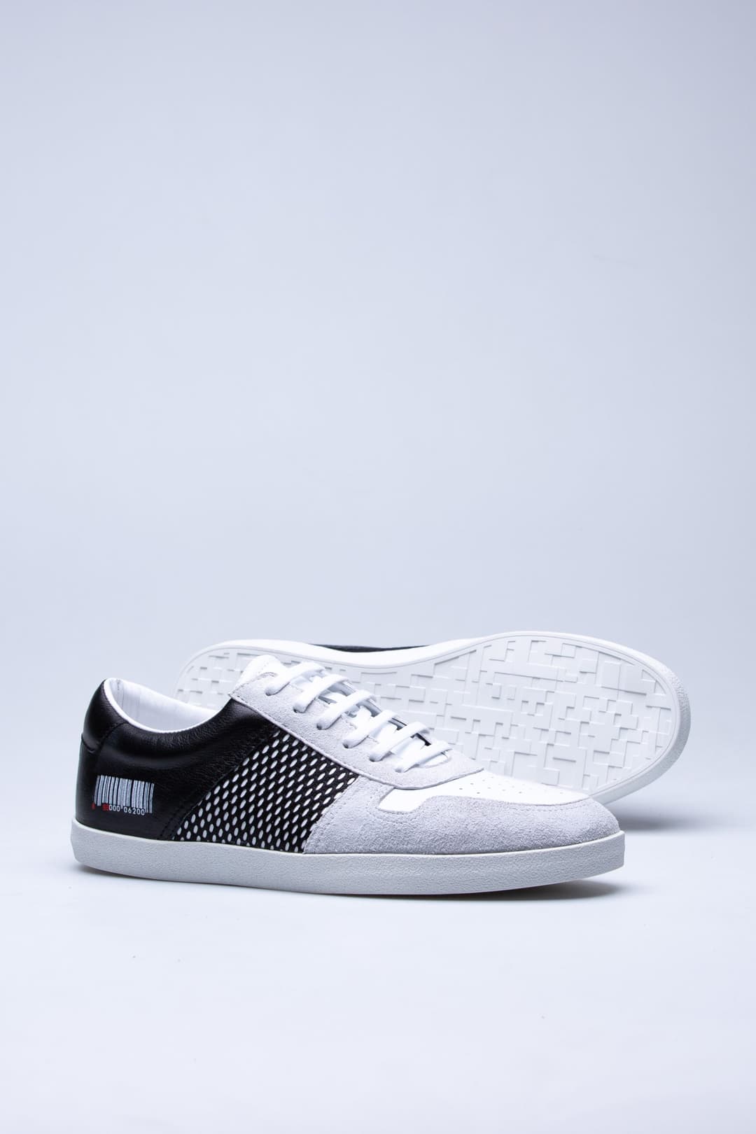 
                  
                    White Pall
                  
                