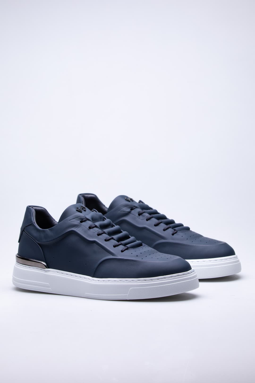 
                  
                    Navy Selvo
                  
                