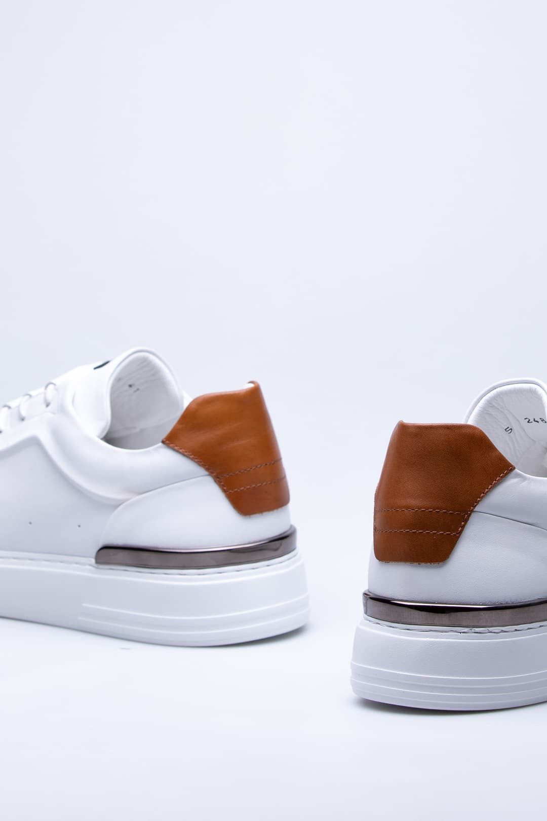 
                  
                    White Selvo
                  
                