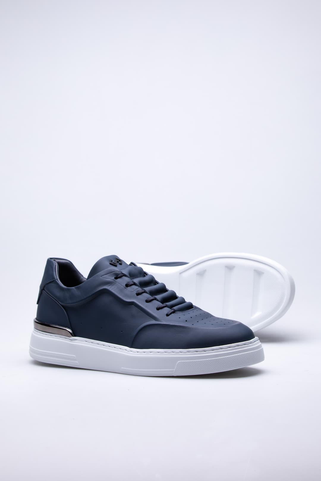
                  
                    Navy Selvo
                  
                