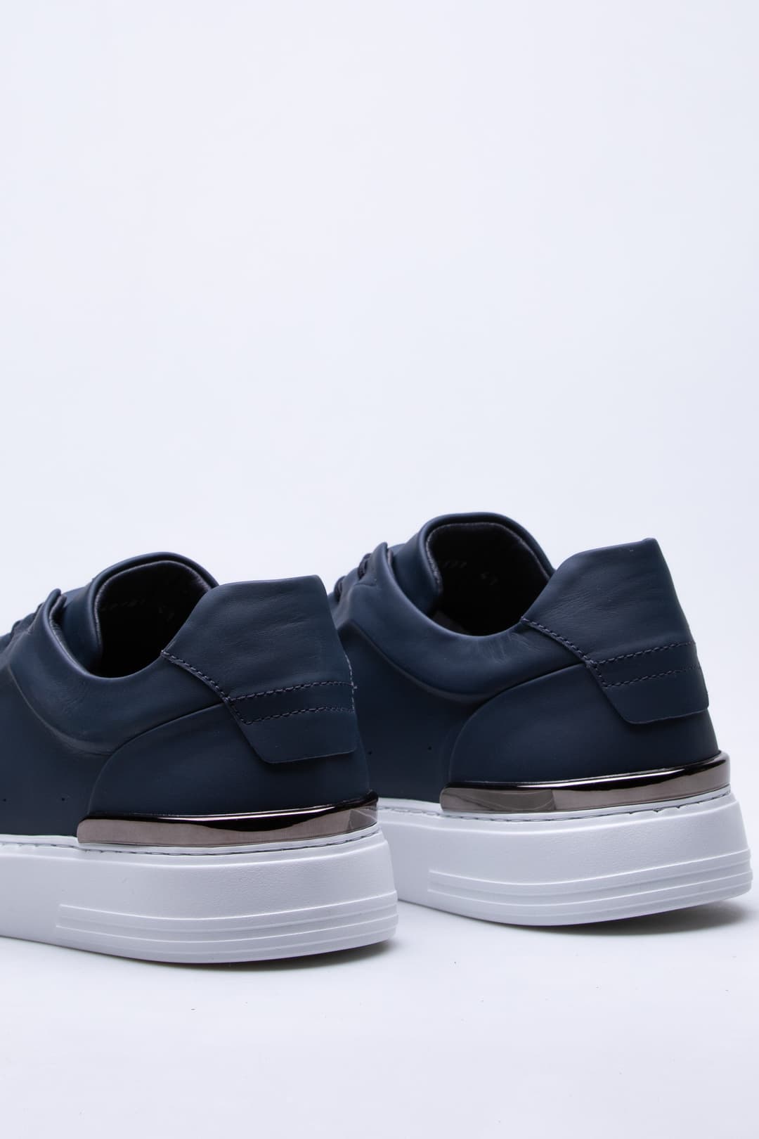 
                  
                    Navy Selvo
                  
                