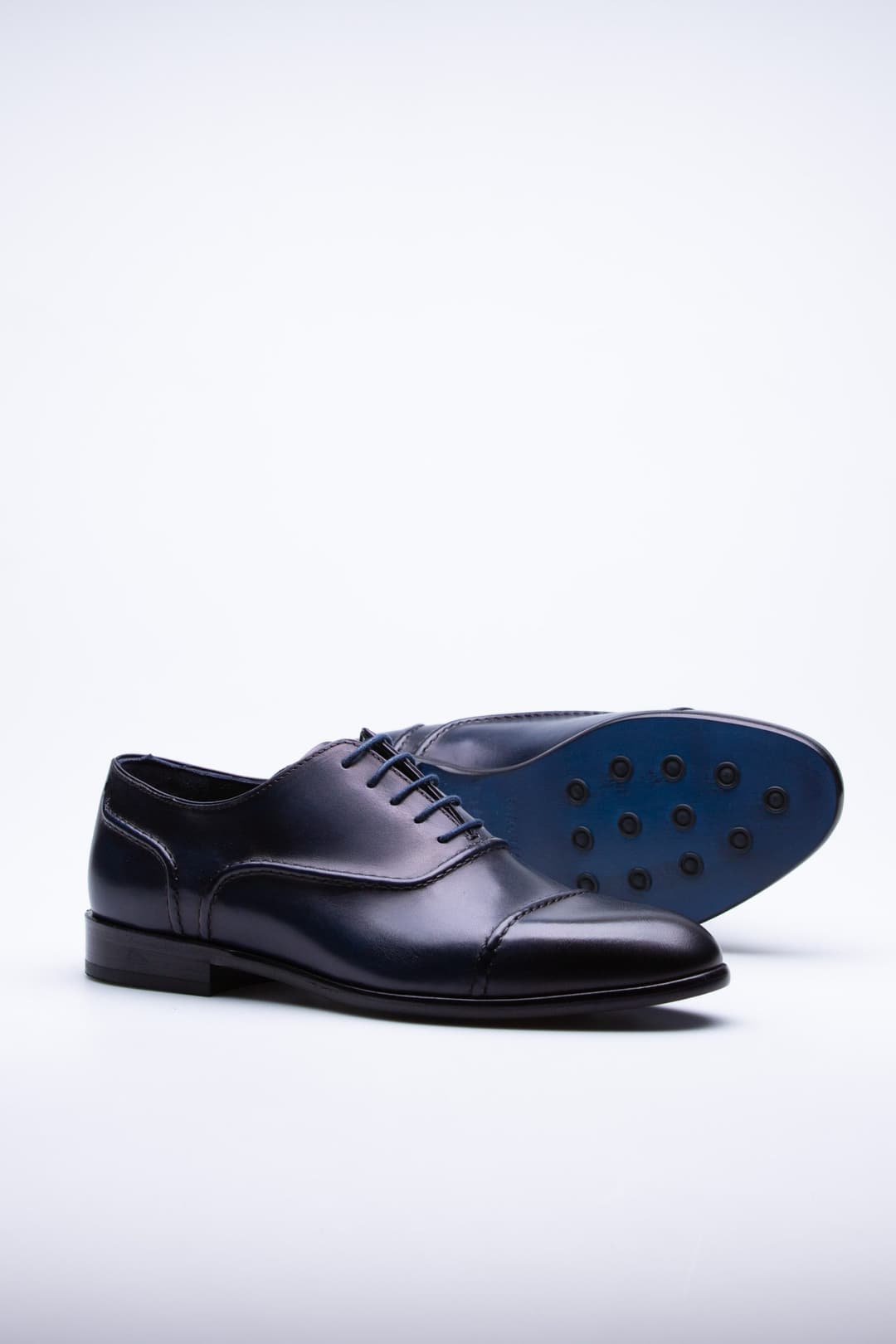 
                  
                    Navy Cecilo
                  
                