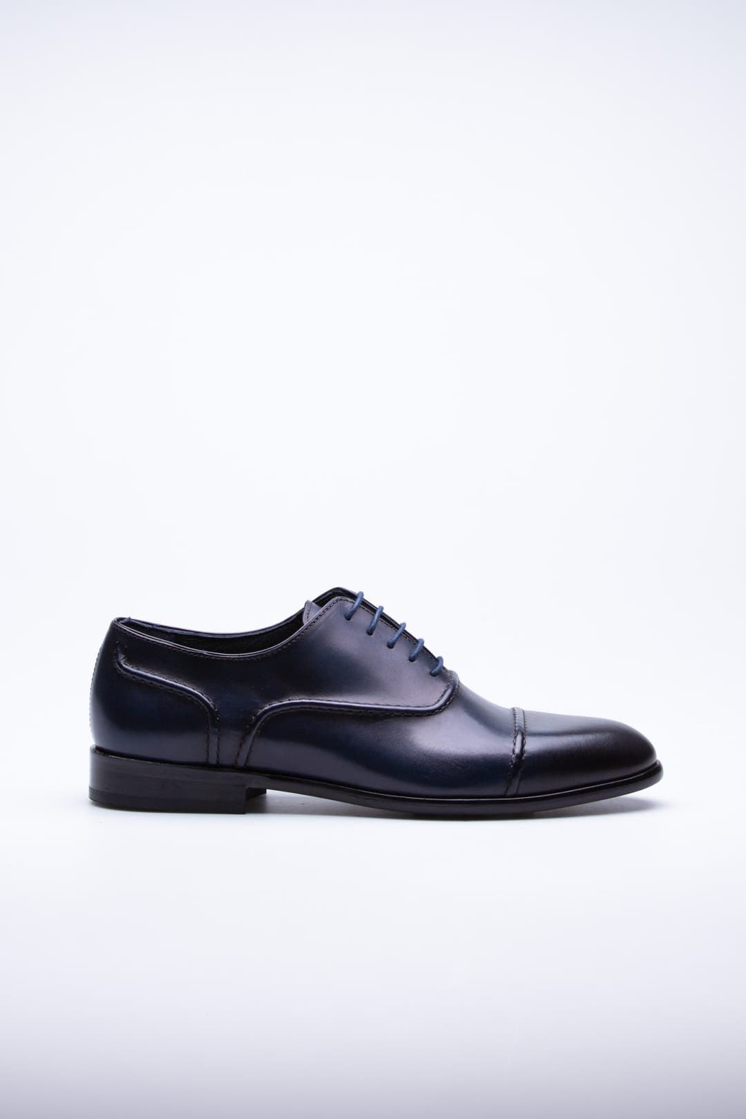 
                  
                    Navy Cecilo
                  
                