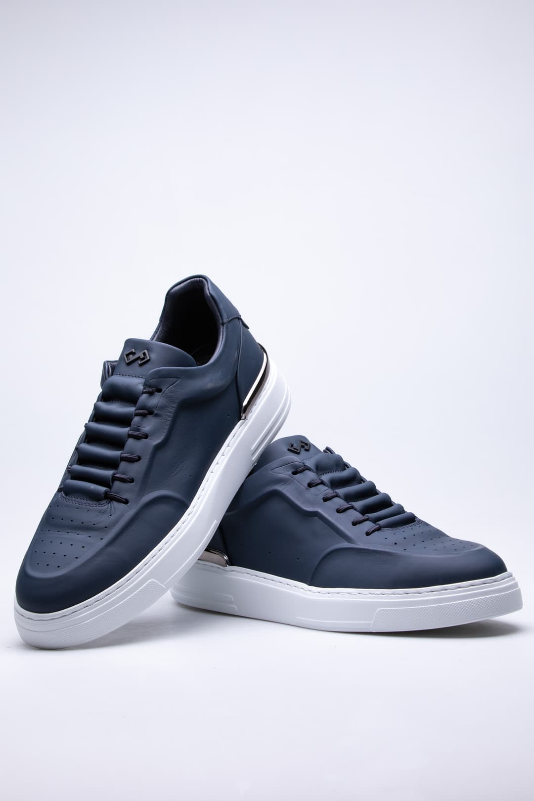 
                  
                    Navy Selvo
                  
                