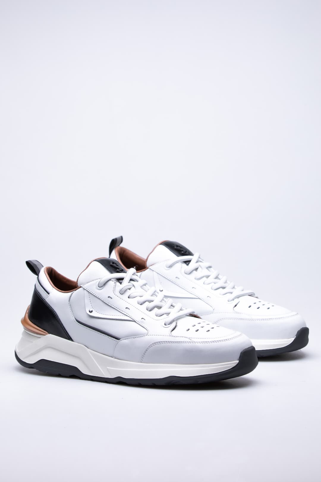 
                  
                    White Velix
                  
                