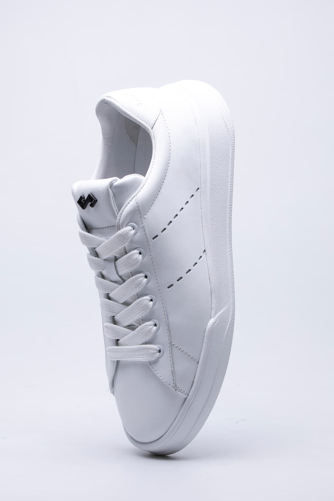 
                  
                    White Leo
                  
                