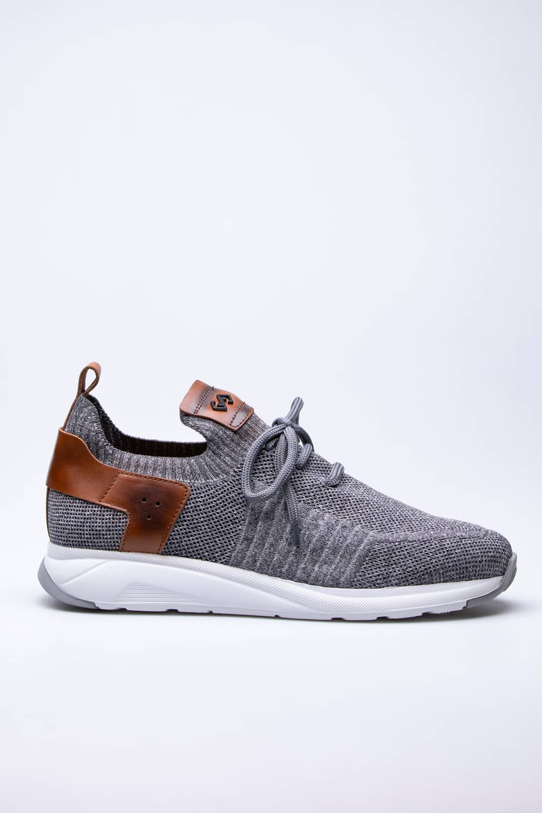 
                  
                    Grey Pavola
                  
                