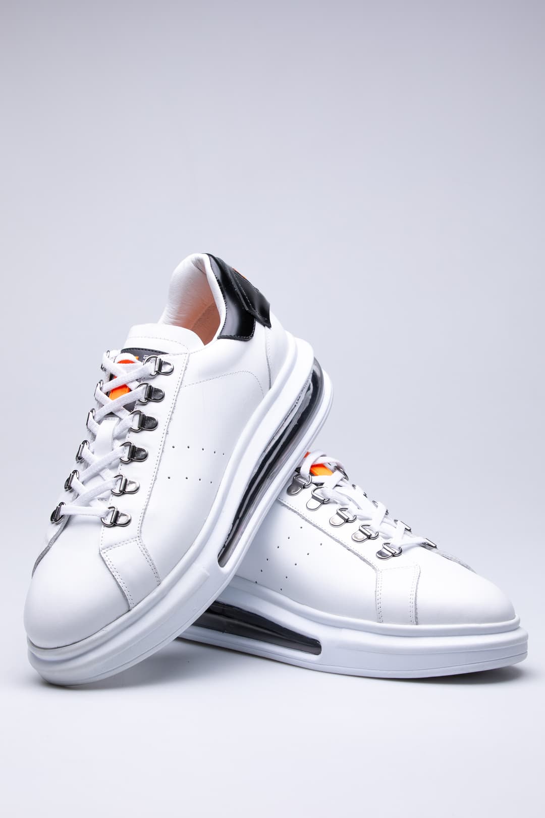 
                  
                    White Semon
                  
                