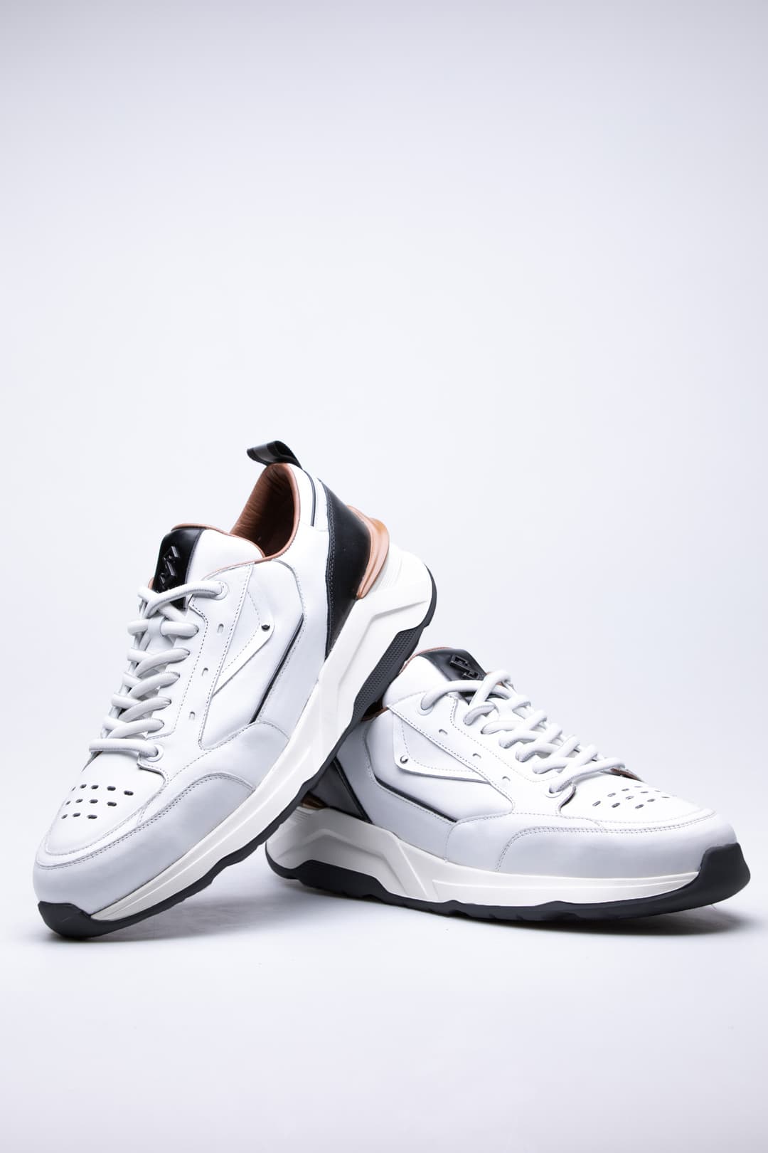 
                  
                    White Velix
                  
                