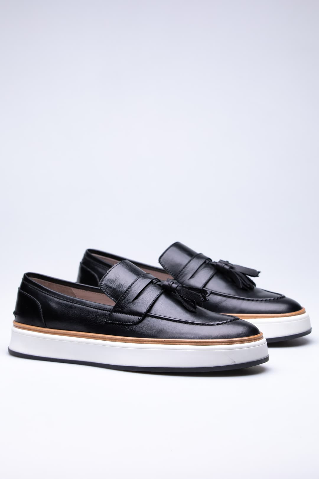 
                  
                    Black Alba
                  
                