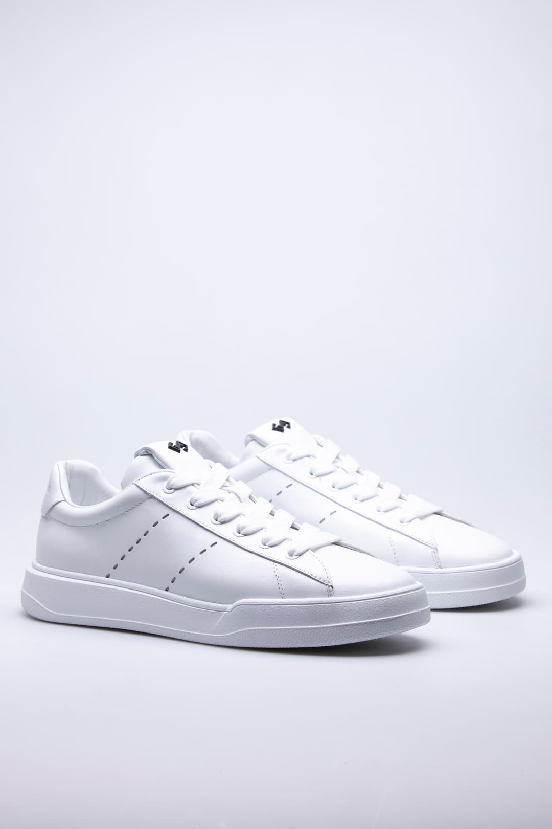 
                  
                    White Leo
                  
                