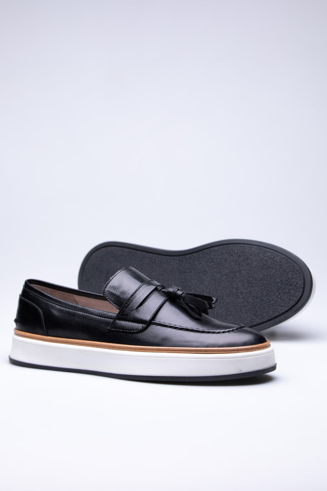 
                  
                    Black Alba
                  
                