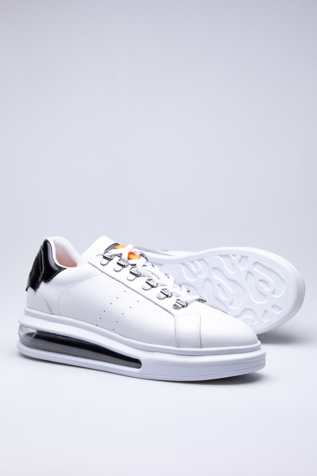 
                  
                    White Semon
                  
                