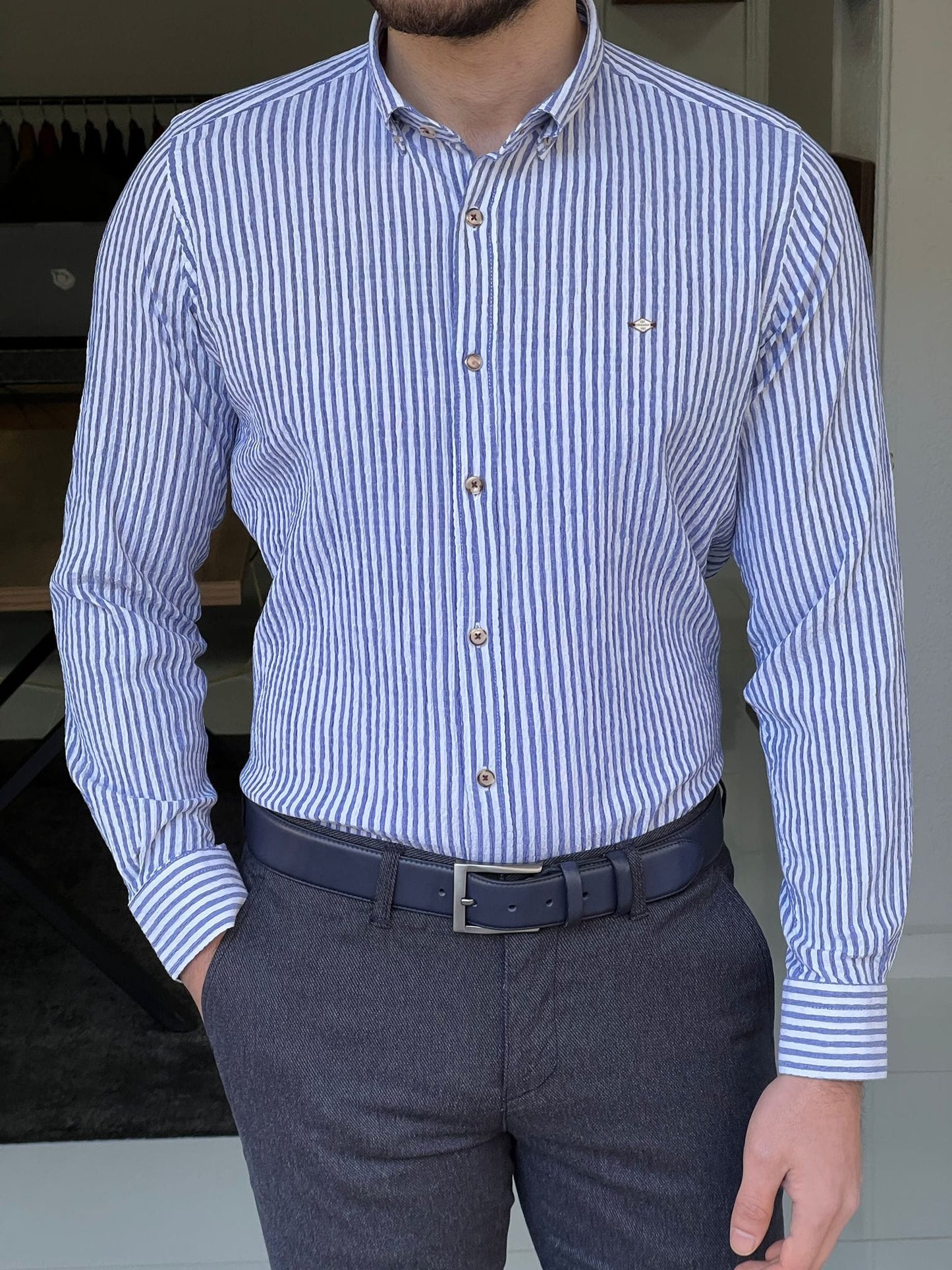 
                  
                    Slim Fit Foldable Sleeve Seersucker Shirt - OUTFITLIFT
                  
                