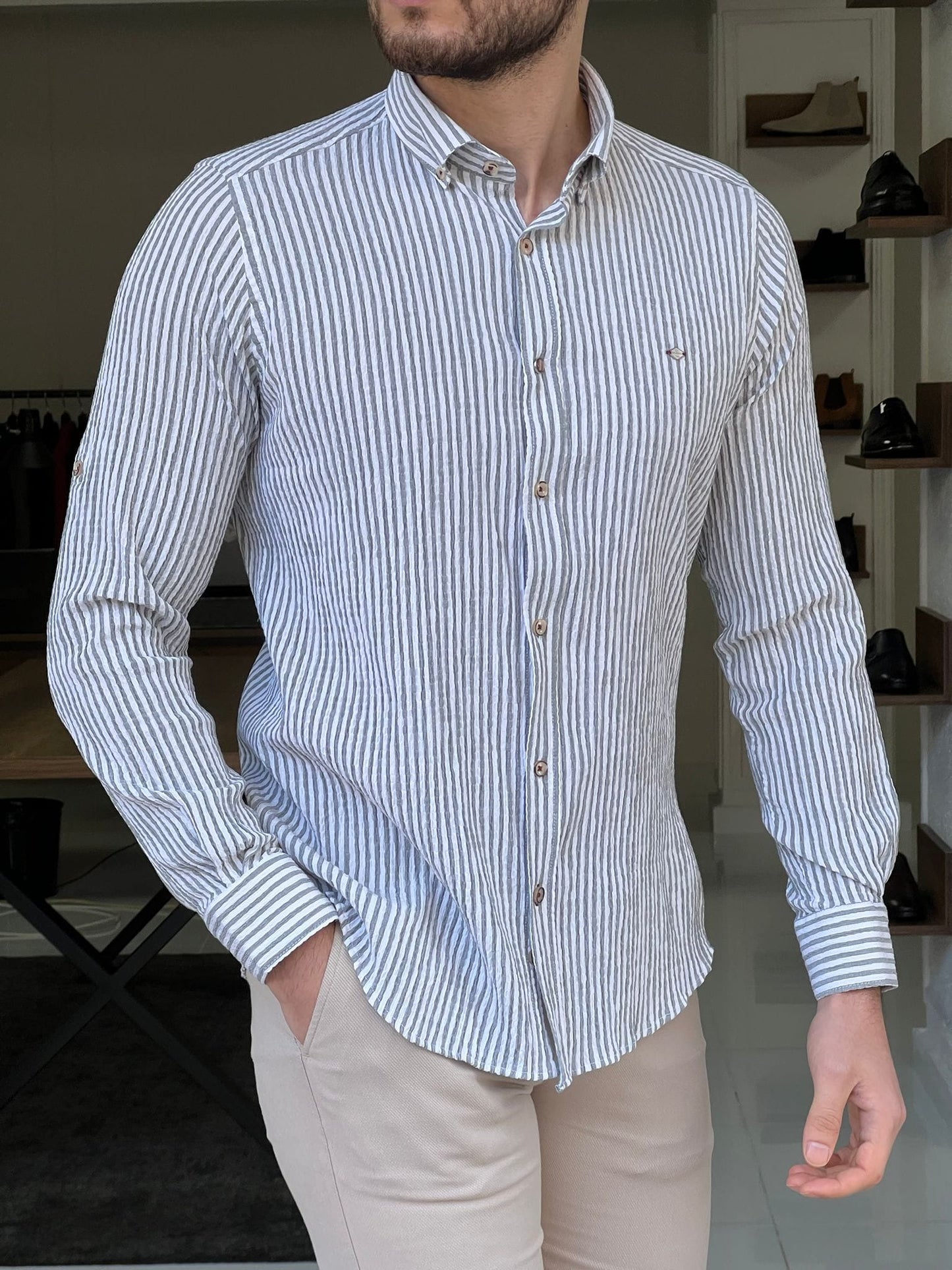 Slim Fit Foldable Sleeve Seersucker Khaki Shirt - OUTFITLIFT